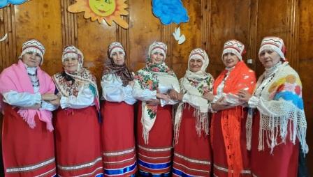 Поет село родное